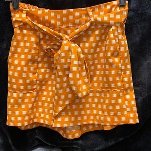 Do dressy casual shorts